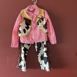 Super cute western costume for a boy or girl. Size 4-6x cowboy/cowgirl costume🎃
